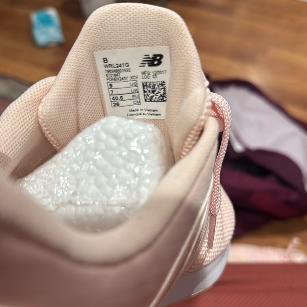 New Balance - Picture 7 of 8